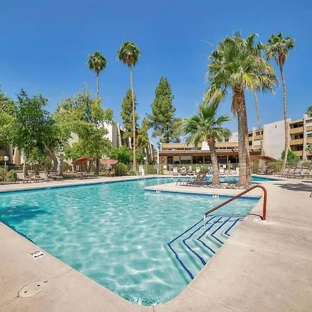 Walk To Old Town Scottsdale Apartment
